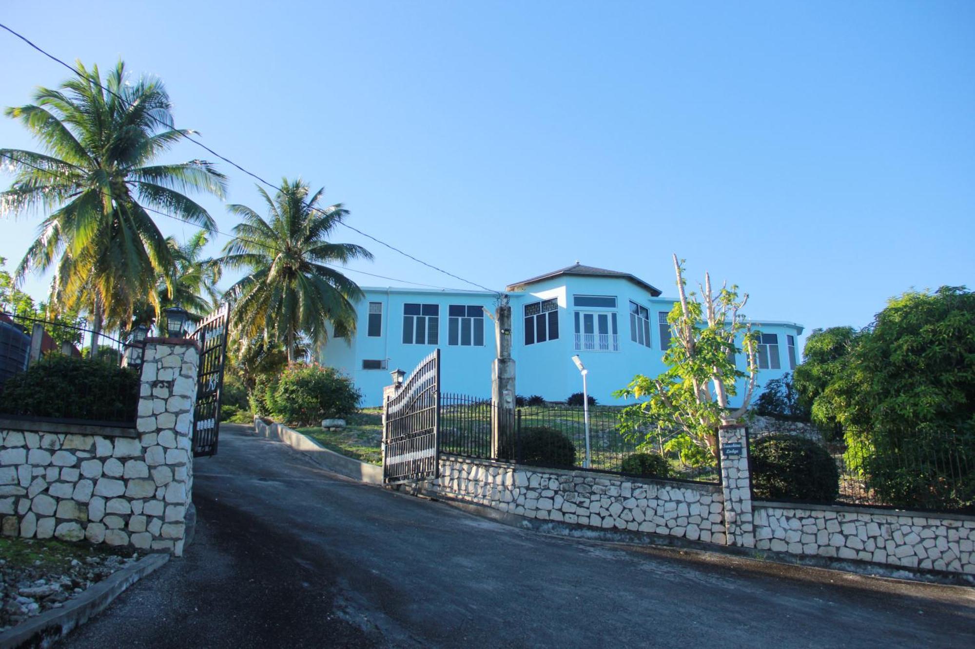 Sunshine Lodge: Your Home Away From Home Montego Bay Dış mekan fotoğraf