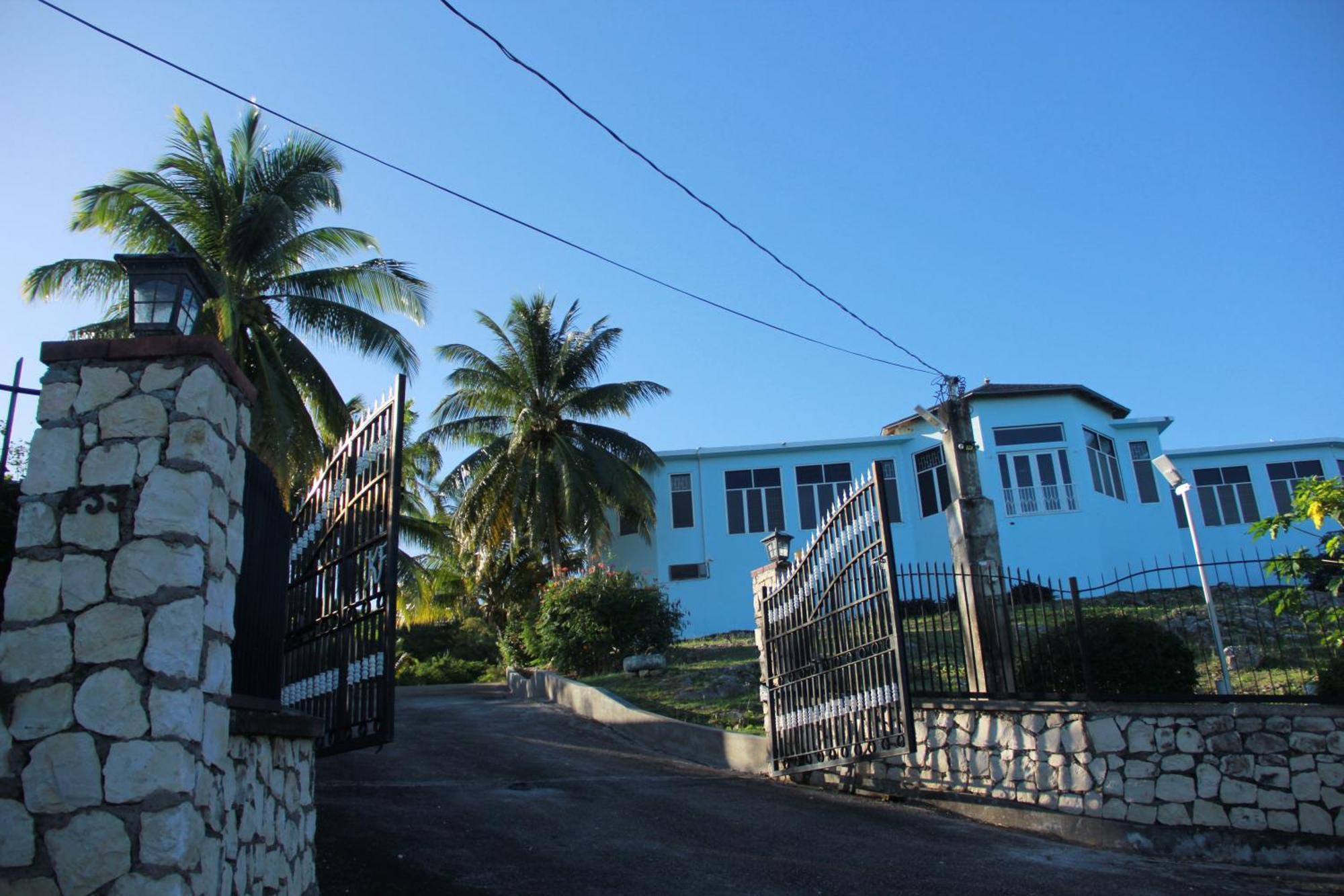 Sunshine Lodge: Your Home Away From Home Montego Bay Dış mekan fotoğraf