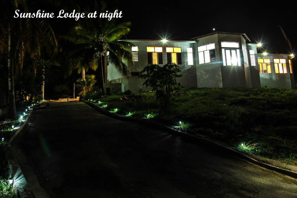Sunshine Lodge: Your Home Away From Home Montego Bay Dış mekan fotoğraf
