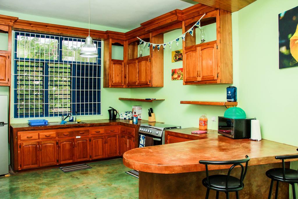 Sunshine Lodge: Your Home Away From Home Montego Bay Dış mekan fotoğraf