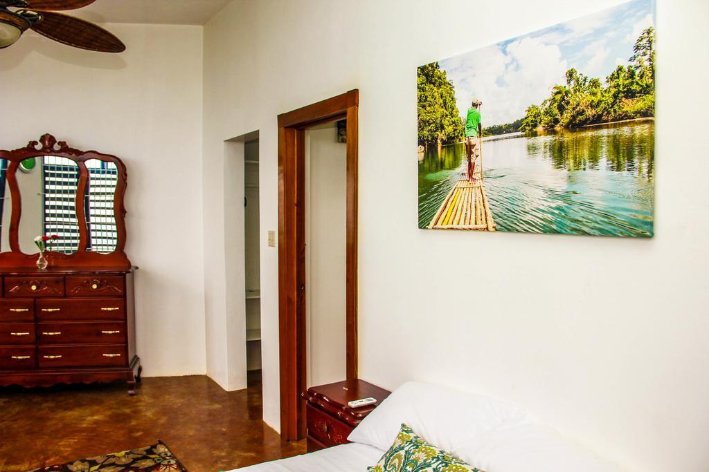 Sunshine Lodge: Your Home Away From Home Montego Bay Dış mekan fotoğraf