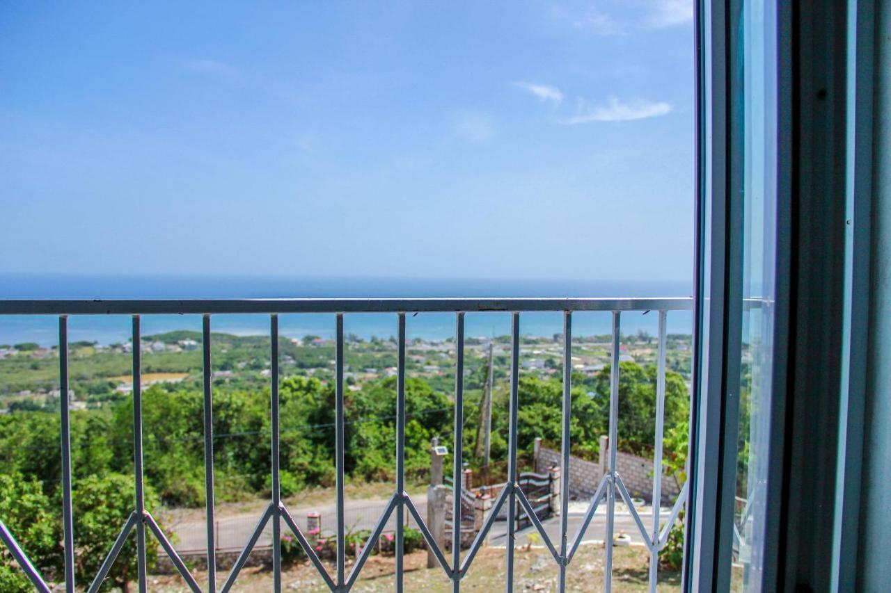 Sunshine Lodge: Your Home Away From Home Montego Bay Dış mekan fotoğraf