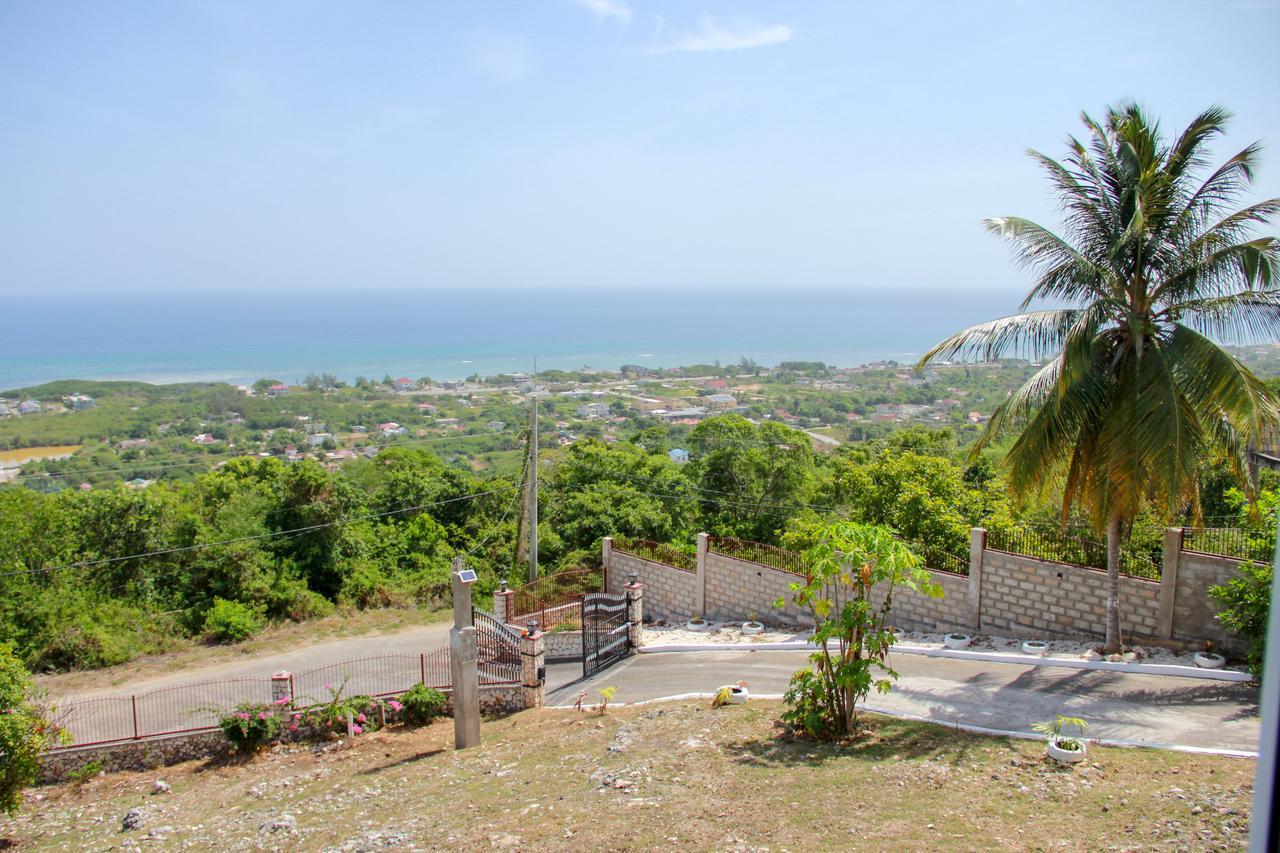 Sunshine Lodge: Your Home Away From Home Montego Bay Dış mekan fotoğraf