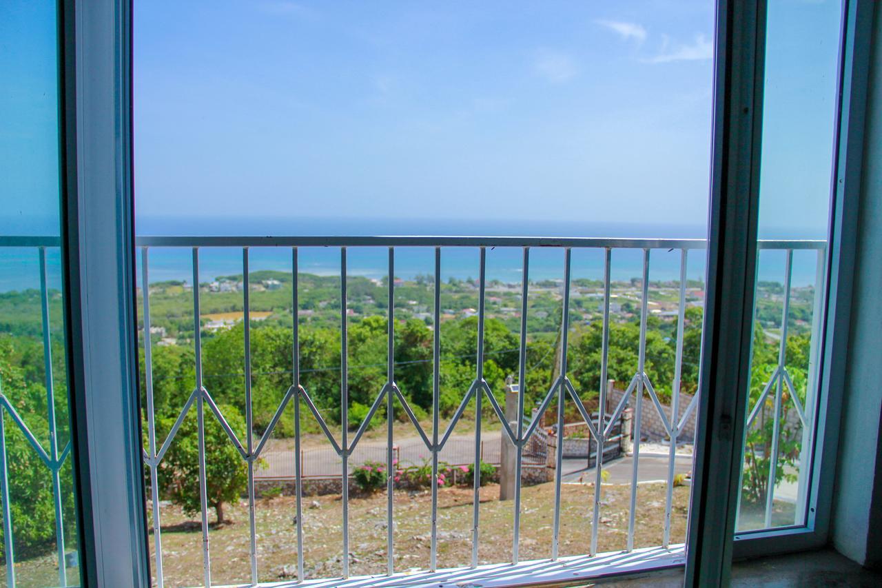 Sunshine Lodge: Your Home Away From Home Montego Bay Dış mekan fotoğraf