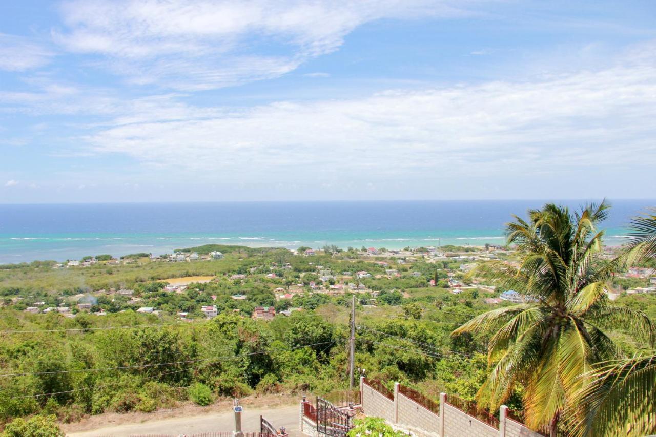 Sunshine Lodge: Your Home Away From Home Montego Bay Dış mekan fotoğraf
