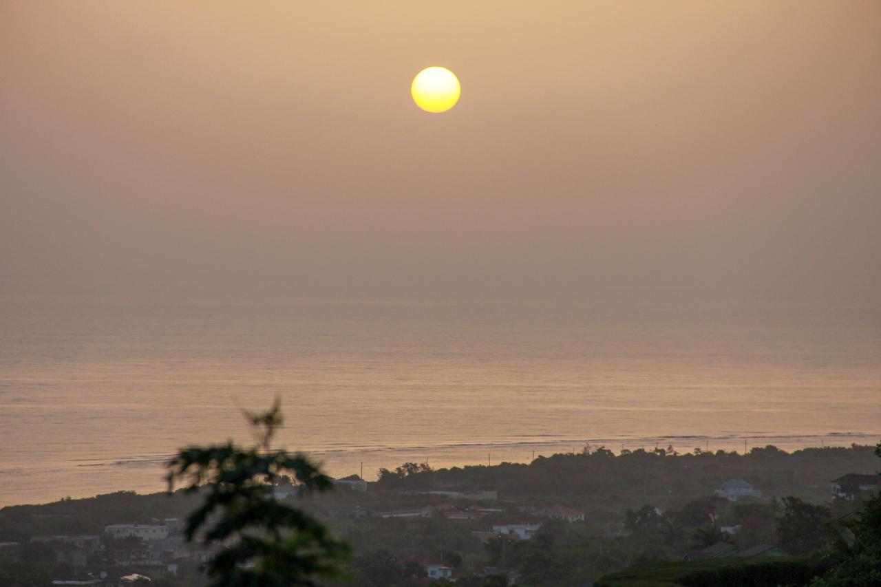 Sunshine Lodge: Your Home Away From Home Montego Bay Dış mekan fotoğraf