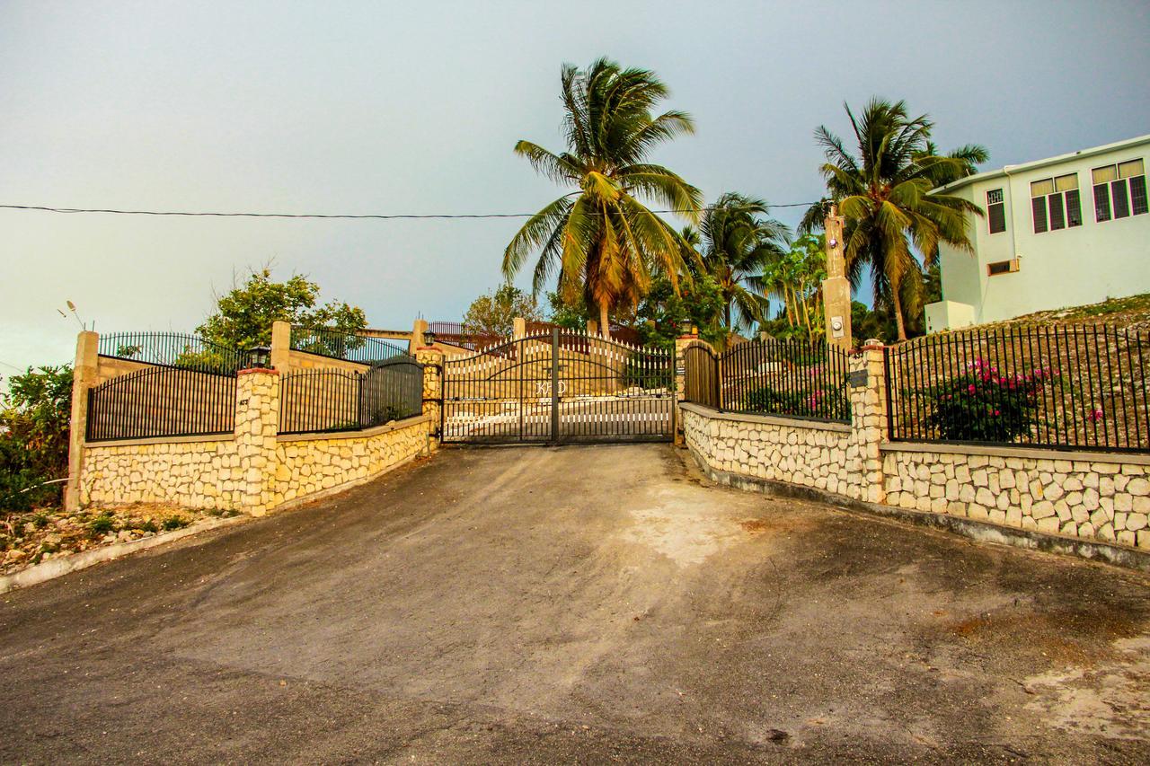 Sunshine Lodge: Your Home Away From Home Montego Bay Dış mekan fotoğraf