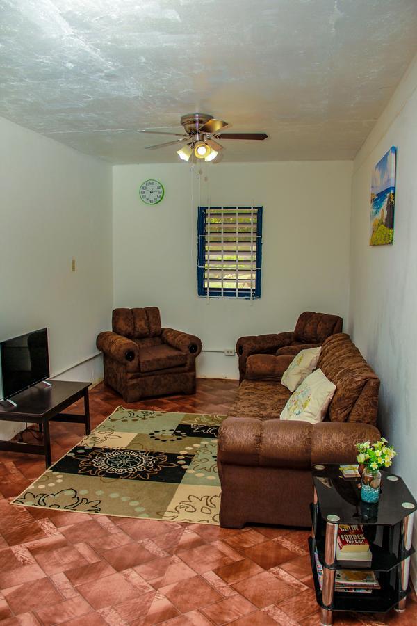 Sunshine Lodge: Your Home Away From Home Montego Bay Dış mekan fotoğraf
