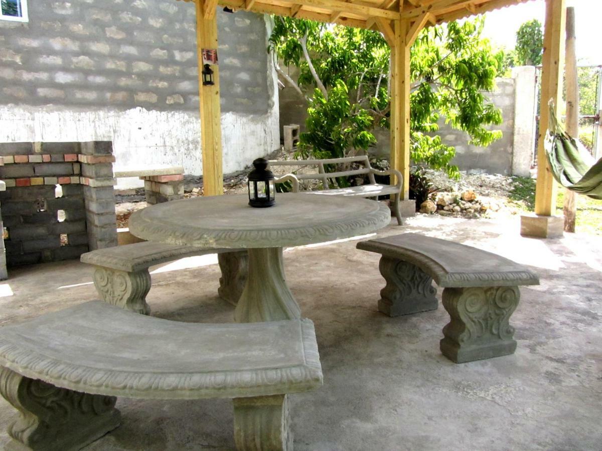 Sunshine Lodge: Your Home Away From Home Montego Bay Dış mekan fotoğraf